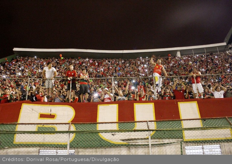 O tradicional clube paulistano sofre com seguidas quedas de divisão e luta para continuar na ativa.