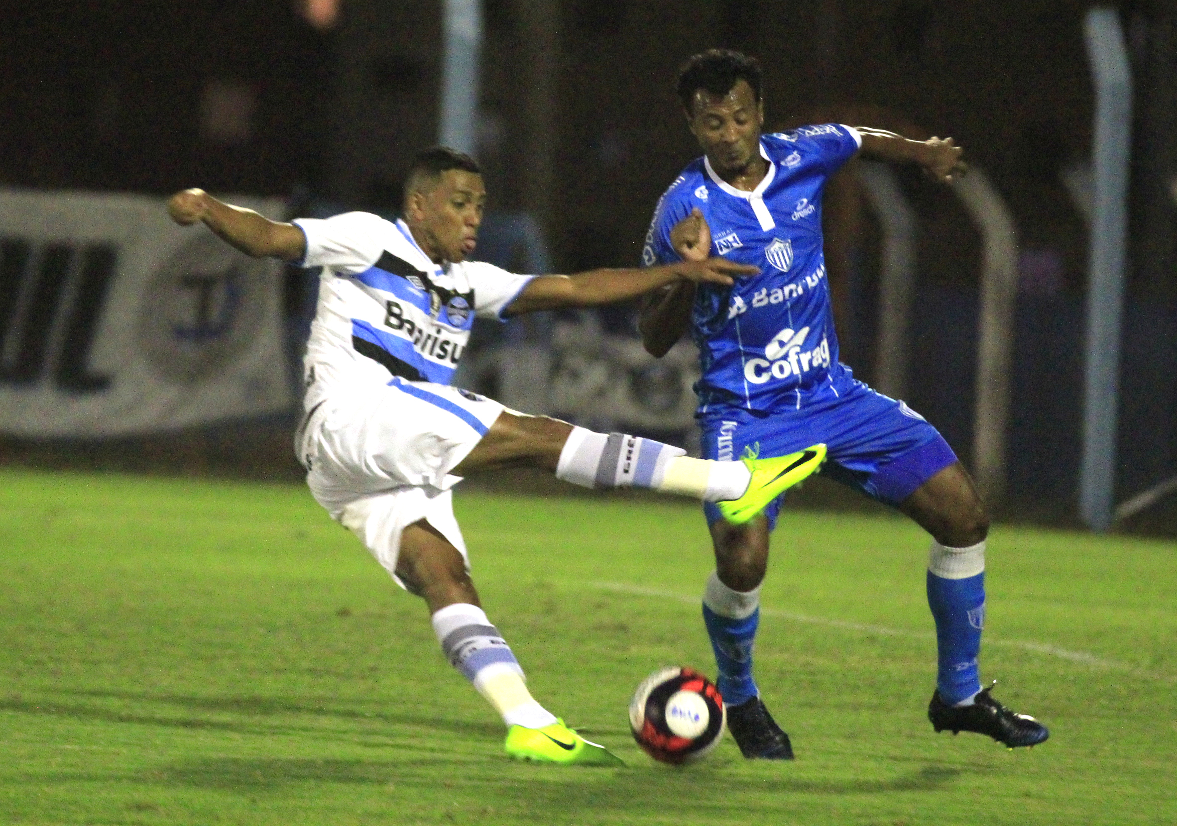 A estatura e o físico franzino interferem nas qualidades de um Jogador de  Futebol?