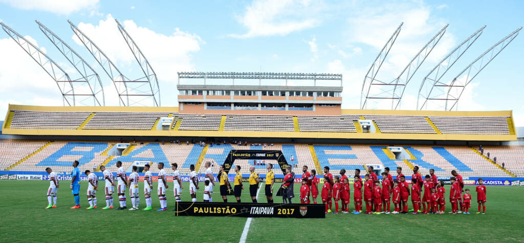 Vai começar mais uma temporada do futebol americano universitário. Mas o  torneio precisava ser tão inchado?